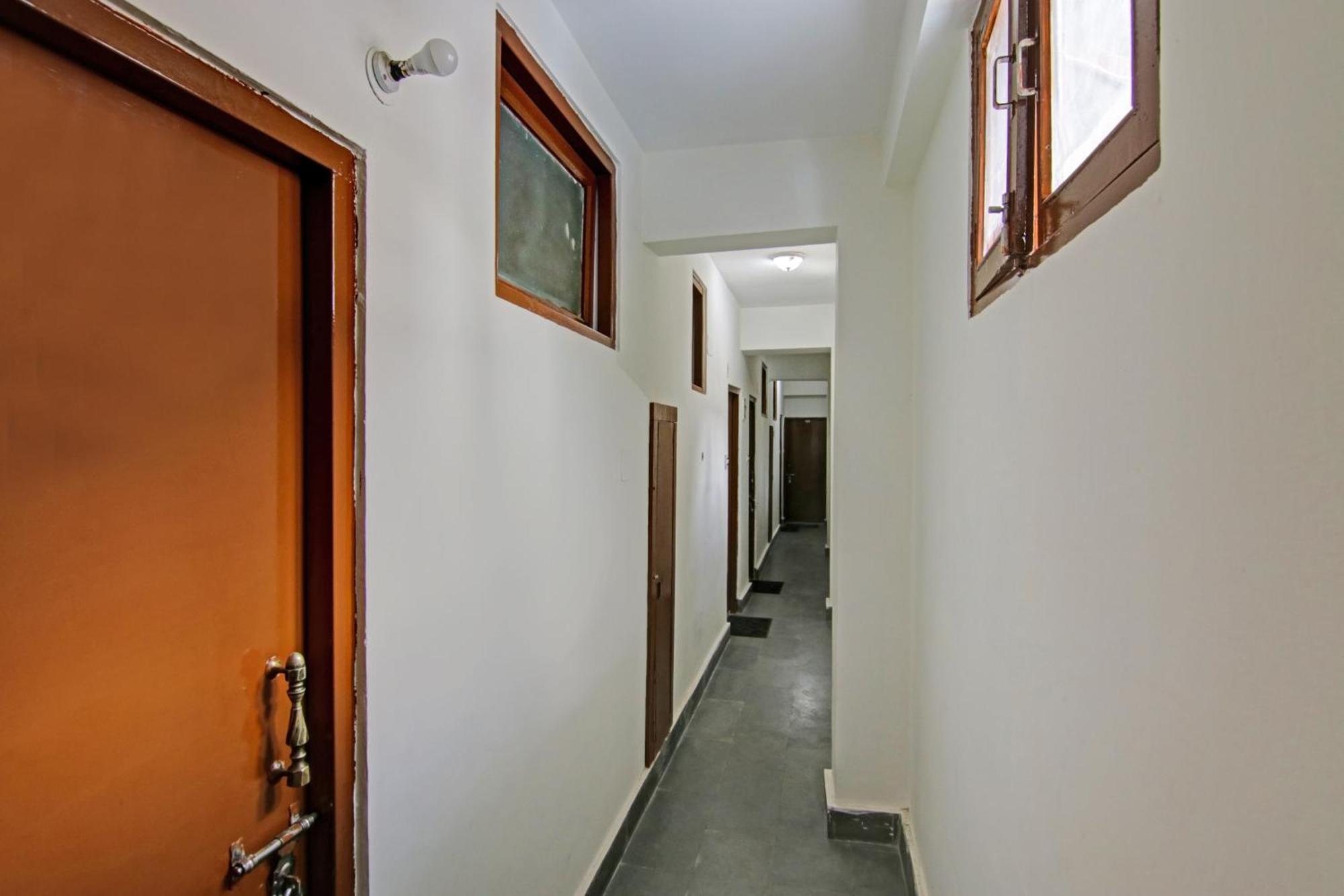 Hotel Collection O Shantikunj 3*